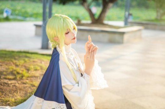 艾西Aiwest cos白圣女 塞西莉亚 cosplay图片欣赏